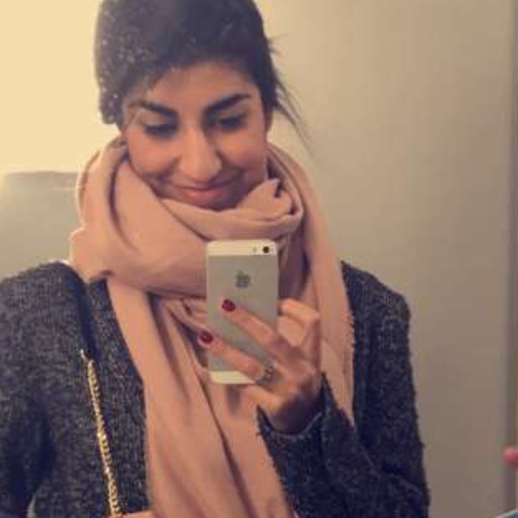 large scarf - Picture 2 of 2